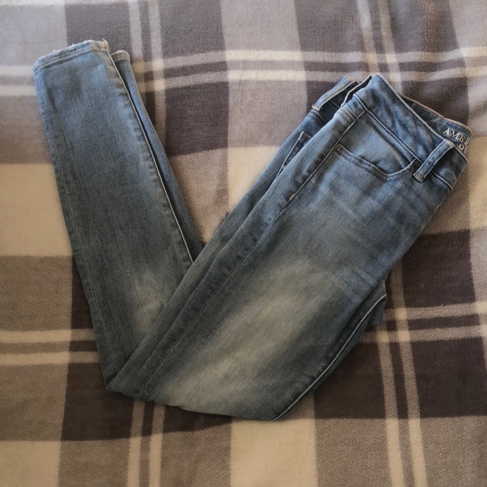 American Eagle light wash low rise jegging
